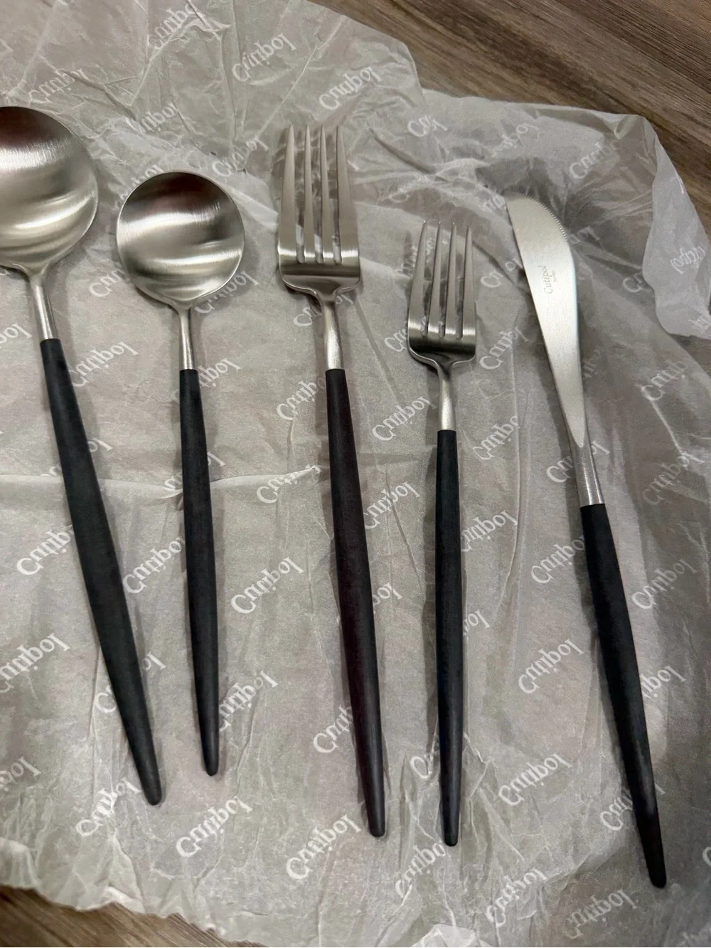 Crate & Barrel (7x) Aero Black 5-Piece Flatware Place Setting